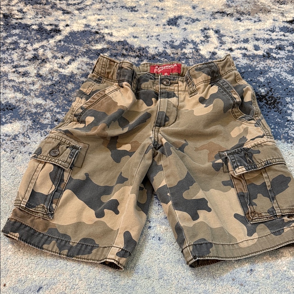 Arizona Jean Company Tan and Black Cargo Shorts